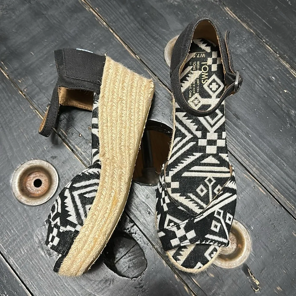 Toms Black and White Tribal Aztec Print Fabric Espadrille Wedges